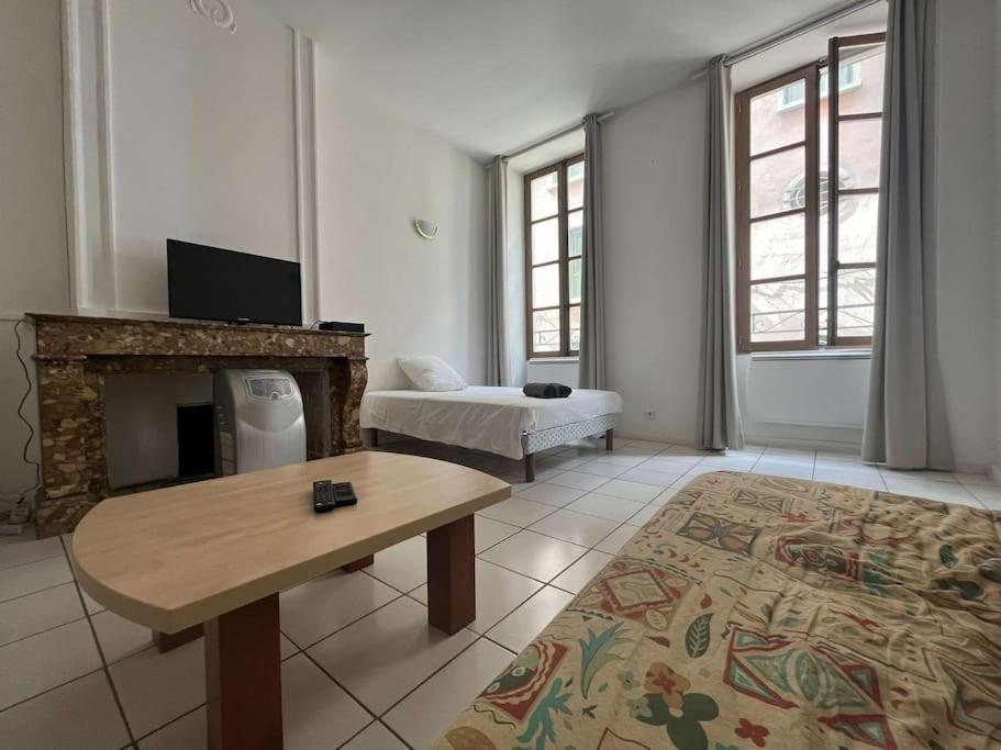 Le Monnai Appartamento Nîmes Esterno foto